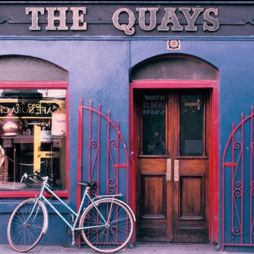 The-Quays-Bar-Main.jpg