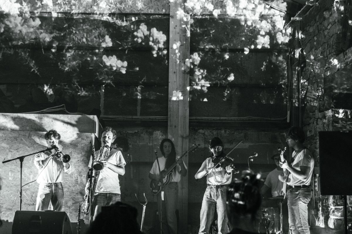 Trá Phaidín performing live